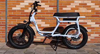 VAE O2feel Equo 5 à 3999 € avec 1000 € de remise - Roulez en famille Vélo électrique familial O2feel Equo 5 - père avec deux enfants à vélo