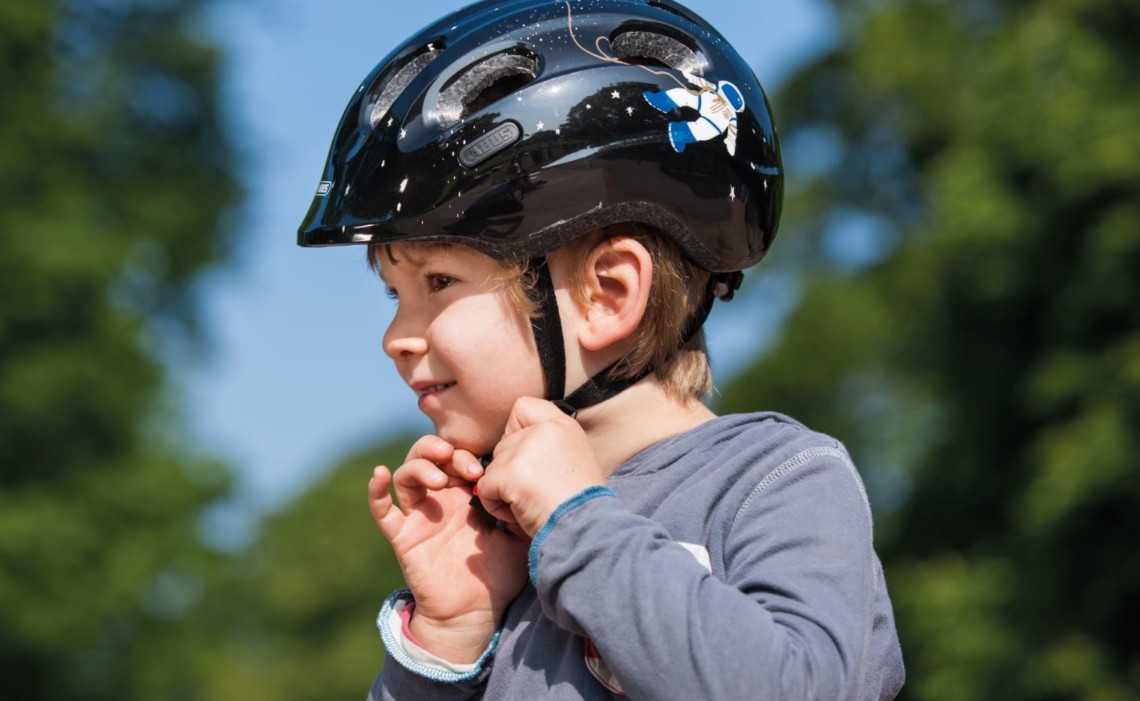 Casque vélo enfant avec visière pour garçon et fille 2 à 10 ans