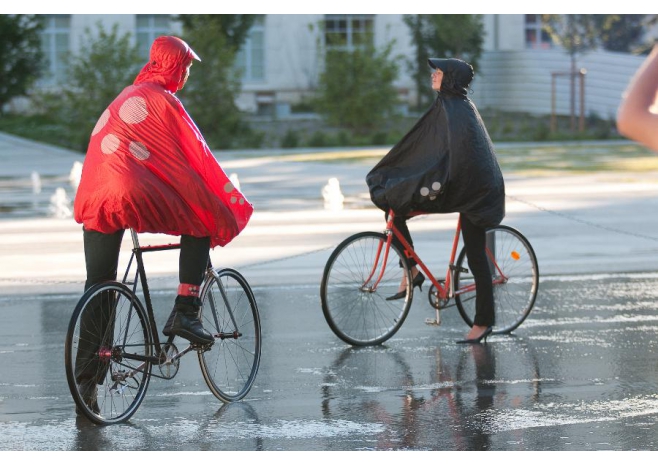 Quel équipement cycliste pour se protéger de la pluie à vélo ?